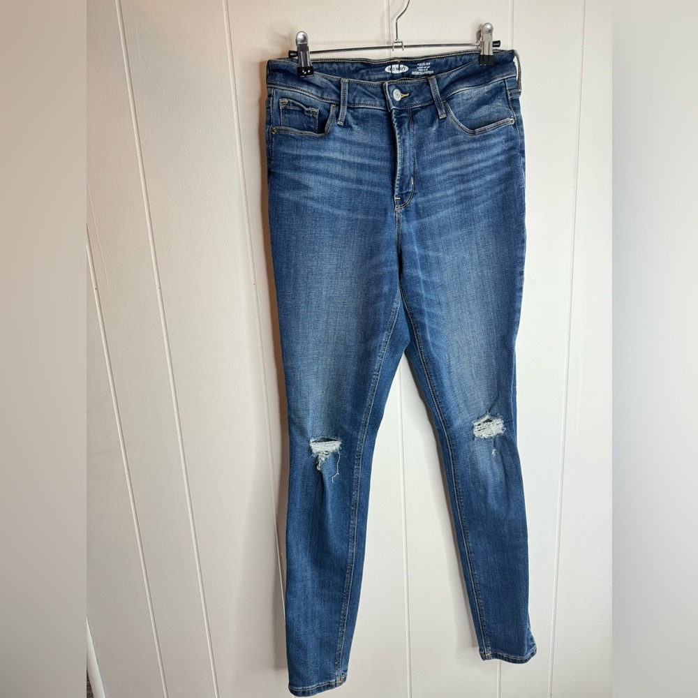 Ripped knee skinny jeans